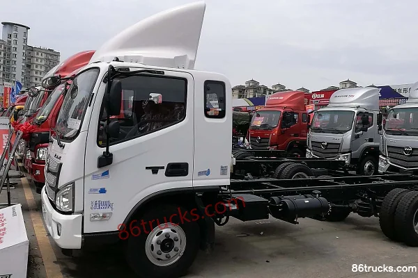 Foton Aumark S3 Series 156hp 4X2(6 wheels) 5.25m Single Row Van Light Truck Exterior (2) | 86Trucks