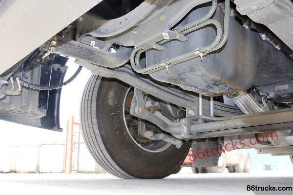 Sinotruk HOWO T7H heavy truck 460hp 6X4(10 wheels) tractor truck Chassis (2) | 86Trucks