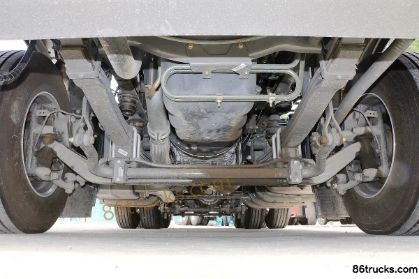Sinotruk HOWO T7H heavy truck 460hp 6X4(10 wheels) tractor truck Chassis (1) | 86Trucks
