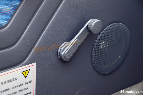 Kama Ruiling 1.3L 87 hp 4X2(6 wheels) Gasoline/CNG 2.7m double-row drop-side micro truck Cab (3) | 86Trucks