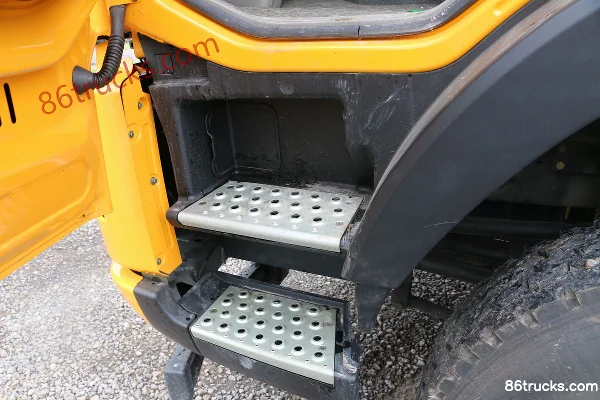 Dayun N8C heavy truck heavy-duty 400hp 8X4(12 wheels) 8.4m dump truck Cab (2) | 86Trucks