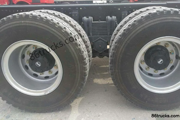 SHACMAN Commercial Vehicle Xuande X6 270hp 6X4(10 wheels) 8m Truck Mounted Crane Cab (2) | 86Trucks