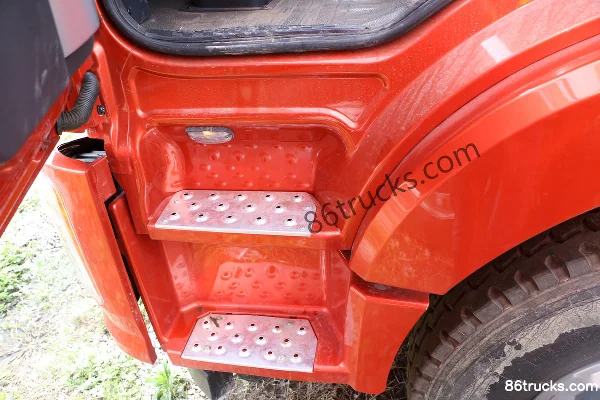 Dayun Fengchi 330 hp 6X2(8 wheels) 9.6m Wing Opening Box Cargo Truck (China VI) Cab (2) | 86Trucks