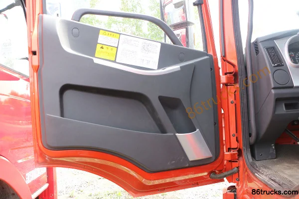 Dayun Fengchi 330 hp 6X2(8 wheels) 9.6m Wing Opening Box Cargo Truck (China VI) Cab (1) | 86Trucks