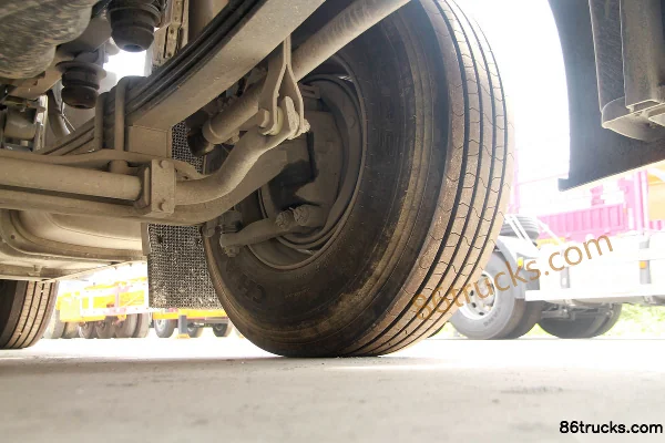 Sinotruk HOWO T7H poids lourd 540 ch 6X4(10 roues) tracteur routier (rapport 3,7) Châssis (3) | 86Trucks
