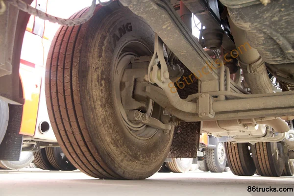 Sinotruk HOWO T7H poids lourd 540 ch 6X4(10 roues) tracteur routier (rapport 3,7) Châssis (2) | 86Trucks