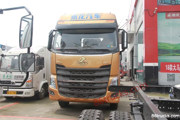 Dongfeng Liuqi Chenglong H7 Heavy Truck 430 hp 6X4(10 wheels) LNG Tractor Truck (440 Rear Axle) Exterior (2) | 86Trucks