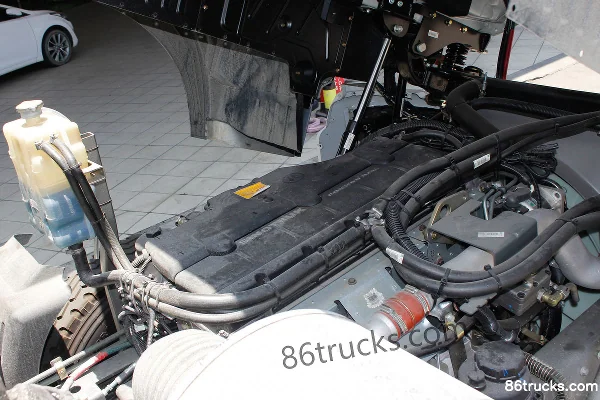 Sinotruk Steyr DM5G camion lourd 240 ch 6X2(8 roues) camion porteur à fourgon 8,6 m Châssis (2) | 86Trucks