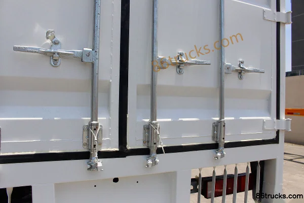 Sinotruk Steyr DM5G camion lourd 240 ch 6X2(8 roues) camion porteur à fourgon 8,6 m Carrosserie (3) | 86Trucks