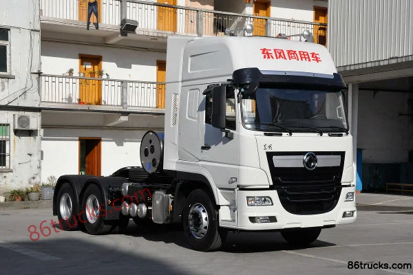 Dongfeng Special Chassis 375 hp 6X4(10 wheels) LNG Tractor Truck Exterior