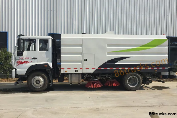 Sinotruk Steyr M5G 180 hp 4X2(6 wheels) Sweeper Truck (Chengliwei Brand) Exterior (3) | 86Trucks