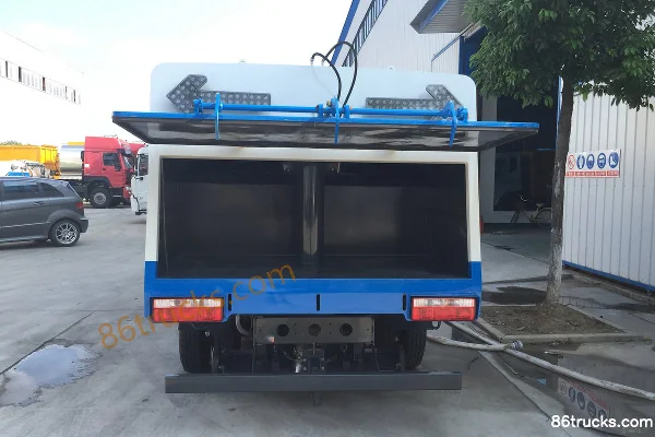 Dongfeng Duolika D6 130 ch 4X2(6 roues) camion balayeuse (marque Chengliwei) Extérieur (2) | 86Trucks