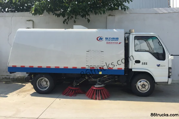 Qingling Isuzu 130 ch 4X2(6 roues) camion balayeuse (marque Chengliwei) Extérieur (3) | 86Trucks