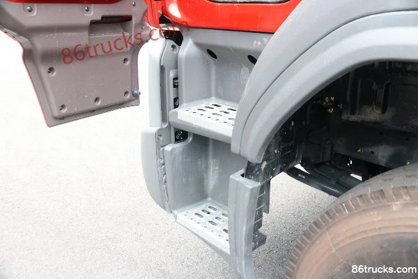Dongfeng Liuqi Chenglong H5 Heavy Truck 330 hp 4X2(6 wheels) Tractor Truck (160 rear axle) Cab (1) | 86Trucks