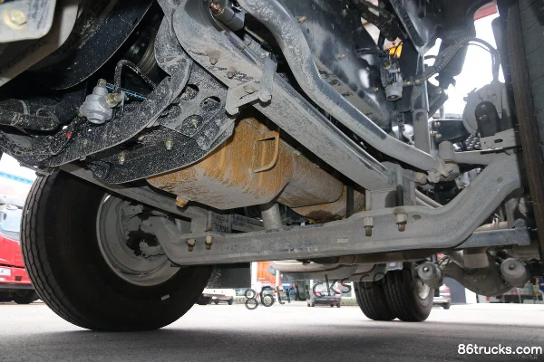 Dongfeng Liuqi Chenglong H5 Heavy Truck 330 hp 4X2(6 wheels) Tractor Truck (160 rear axle) Chassis (3) | 86Trucks