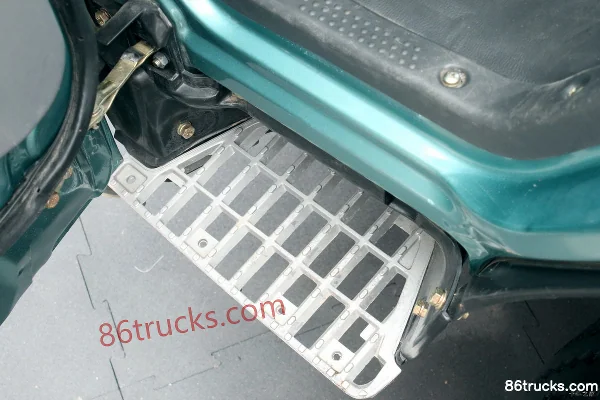 FAW Jiefang 501-J Series 103 hp 4X2(6 wheels) 3360 Wheelbase Double Cab Stake Light Truck Chassis (1) | 86Trucks