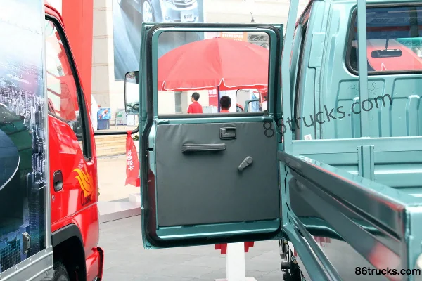 FAW Jiefang 501-J Series 103 hp 4X2(6 wheels) 3360 Wheelbase Double Cab Stake Light Truck (2) | 86Trucks