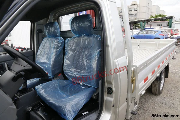 Foton Xiangling V1 1.5L 112 hp 4X2(6 wheels) Gasoline 3.05m single-row flatbed micro truck Cab (3) | 86Trucks