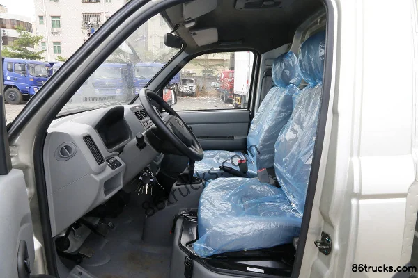 Foton Xiangling V1 1.5L 112 hp 4X2(6 wheels) Gasoline 3.05m single-row flatbed micro truck Cab (2) | 86Trucks