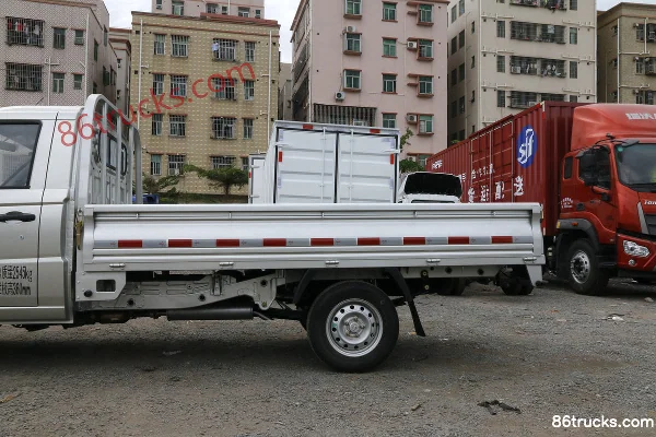 Foton Xiangling V1 1.5L 112 hp 4X2(6 wheels) Gasoline 3.05m single-row flatbed micro truck Body (1) | 86Trucks