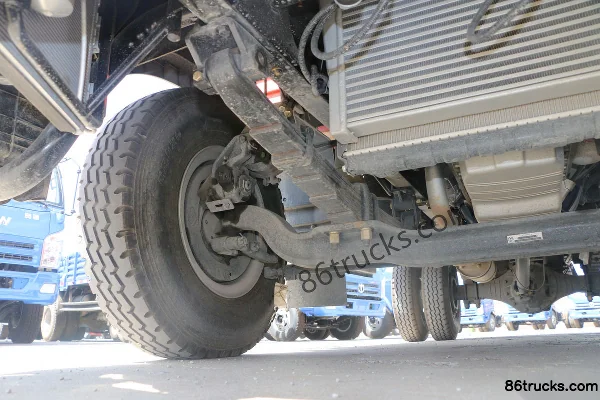 Feidi V6 série 170 ch 4X2(6 roues) 4,17 m cabine simple plateau léger (10 vitesses) Châssis (3) | 86Trucks