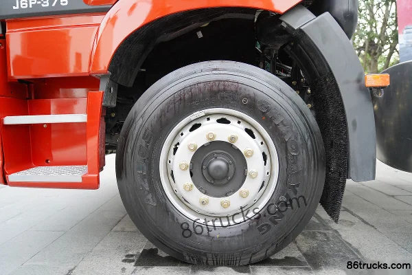 FAW Jiefang J6P camion lourd 370 ch 6X4(10 roues) tracteur routier pour matières dangereuses Châssis (2) | 86Trucks