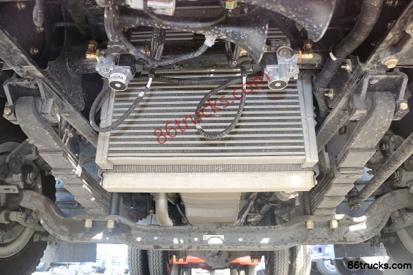 Feidi X6 série 165 ch 4X2(6 roues) 4,15 m cabine simple plateau léger Châssis (1) | 86Trucks