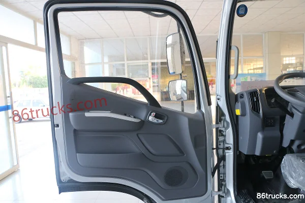 Foton Ollin CTS 143 hp 4X2(6 wheels) 4.18m single-row flatbed light truck Cab (1) | 86Trucks