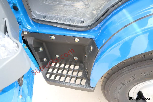 Yuejin Kaituo X500 Multi-purpose 110hp 4X2(6 wheels) 3.8m Dump Truck Cab (2) | 86Trucks