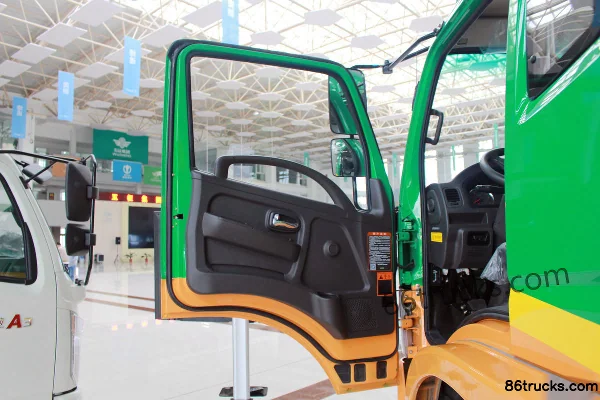 Feidi D3 170 hp 4X2(6 wheels) 6.9m half-row beekeeping truck Cab (1) | 86Trucks