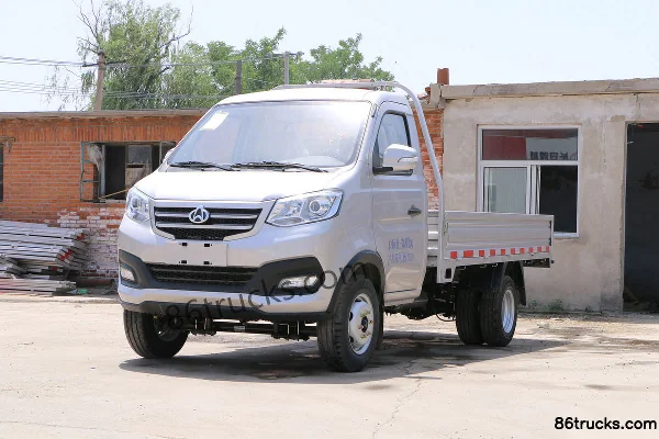 Changan Kuayue Wang X3 Comfort Edition 1.5L 112hp 4X2(6 wheels) 3.2m Single Row Stake Light Truck Exterior (3) | 86Trucks