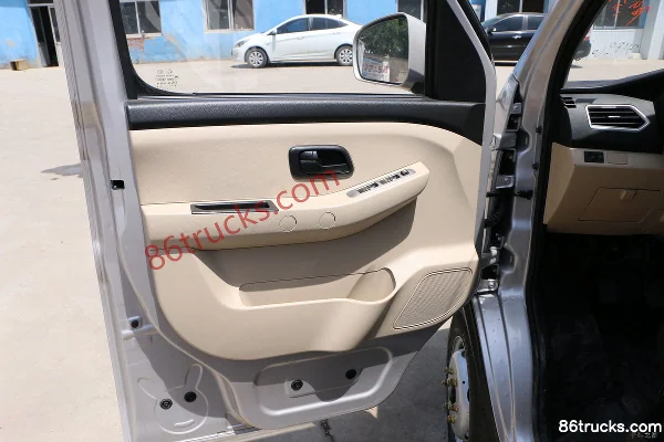 Changan Kuayue Wang X3 Comfort Edition 1.5L 112hp 4X2(6 wheels) 3.2m Single Row Stake Light Truck Cab (1) | 86Trucks