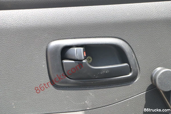 Changan Kuayue New Bao T3 comfort type 1.2L 88 ch 4X2(6 roues) 2.82 m single-row flatbed mini truck Cabine (2) | 86Trucks