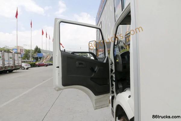 Dongfeng Teshang 4,5 T 4,05 m fourgon léger électrique pur (EQ5045XXYTBEV4) 72,1 kWh 4X2(6 roues) Intérieur (1) | 86Trucks