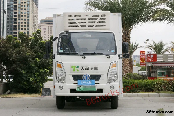 Dongfeng Tesun 4.5T 4.08m Electric Refrigerated Truck (EQ5045XLCTBEV) 93.4kWh 4X2(6 wheels) Exterior (2) | 86Trucks