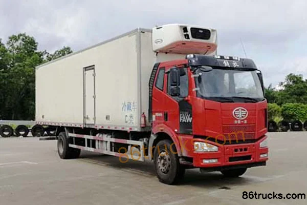 FAW Jiefang J6M 280 hp 4X2(6 wheels) 9.6m refrigerated truck Exterior