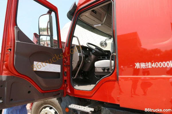 Dongfeng Liuqi Chenglong T5 Heavy Truck 430 hp 6X4(10 wheels) Long-Nose Tractor Truck (Lightweight 440 Rear Axle) Cab (1) | 86Trucks