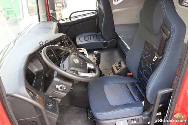 Hualing Hanma H9 heavy truck 375 hp 8X4(12 wheels) 8.2m dump truck (HN3310H37D6M5) Cab (2) | 86Trucks