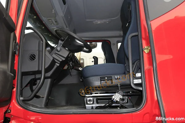 Hualing Hanma H9 heavy truck 375 hp 8X4(12 wheels) 8.2m dump truck (HN3310H37D6M5) Cab (1) | 86Trucks
