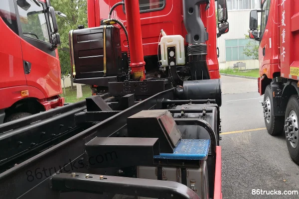 Hualing Hanma H9 heavy truck 375 hp 8X4(12 wheels) 8.2m dump truck (HN3310H37D6M5) Chassis (3) | 86Trucks