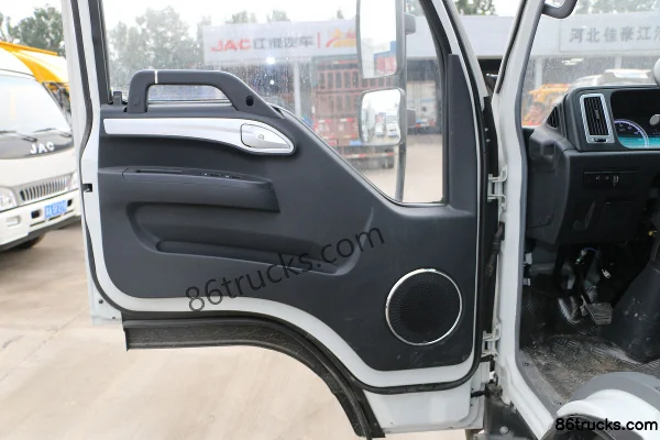 JAC Kangling 33 Wide Body 143 hp 4X2(6 wheels) 4.18m Single-row Stake Truck Cab (1) | 86Trucks