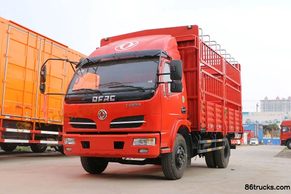 Dongfeng Furika F7 131 hp 4X2(6 wheels) 4.2m Single Row Cab-over Chassis with Side Panels Light Truck Exterior (3) | 86Trucks