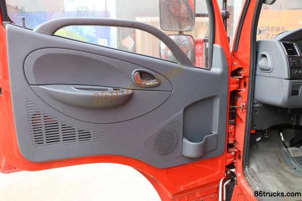 Dongfeng Furika F7 131 hp 4X2(6 wheels) 4.2m Single Row Cab-over Chassis with Side Panels Light Truck (1) | 86Trucks