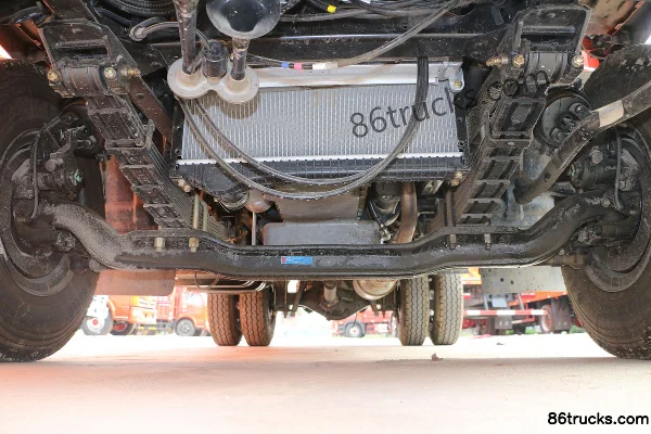 Dongfeng Furika F7 131 hp 4X2(6 wheels) 4.2m Single Row Cab-over Chassis with Side Panels Light Truck (1) | 86Trucks