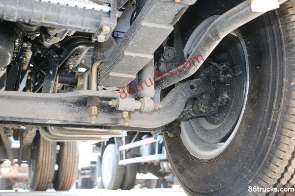 Dongfeng Kaipute K6-S 115hp 4X2(6 wheels) 3.27m double-row flatbed light truck (Yuchai) Chassis (3) | 86Trucks