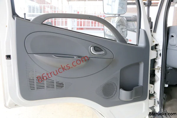 Dongfeng Captain K6-L Zhiyue Edition 126 hp 4X2(6 wheels) 4.17m Single Row Drop Side Light Truck (China VI) Cab (1) | 86Trucks