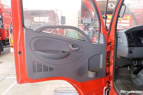 Dongfeng Duolika D6-L Fuel-Efficient Edition 115hp 4X2(6 wheels) 4.17m Single Row Stake Light Truck Cab (1) | 86Trucks
