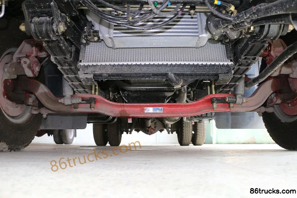 Dongfeng Captain K6-S 2018 130hp 4X2(6 wheels) 3.27m double-row stake truck Chassis (1) | 86Trucks
