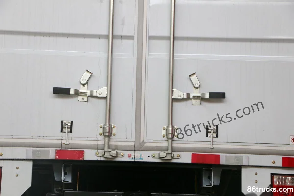 Dongfeng Duolika D6-M 115hp 4X2(6 wheels) 4.17m Single Row Van Light Truck Body (3) | 86Trucks