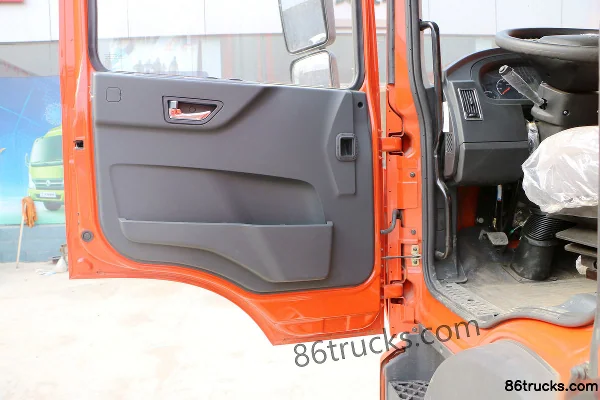 Dongfeng Duolika D9 170hp 4X2(6 wheels) 6.8m Grain Van Cargo Truck Cab (1) | 86Trucks